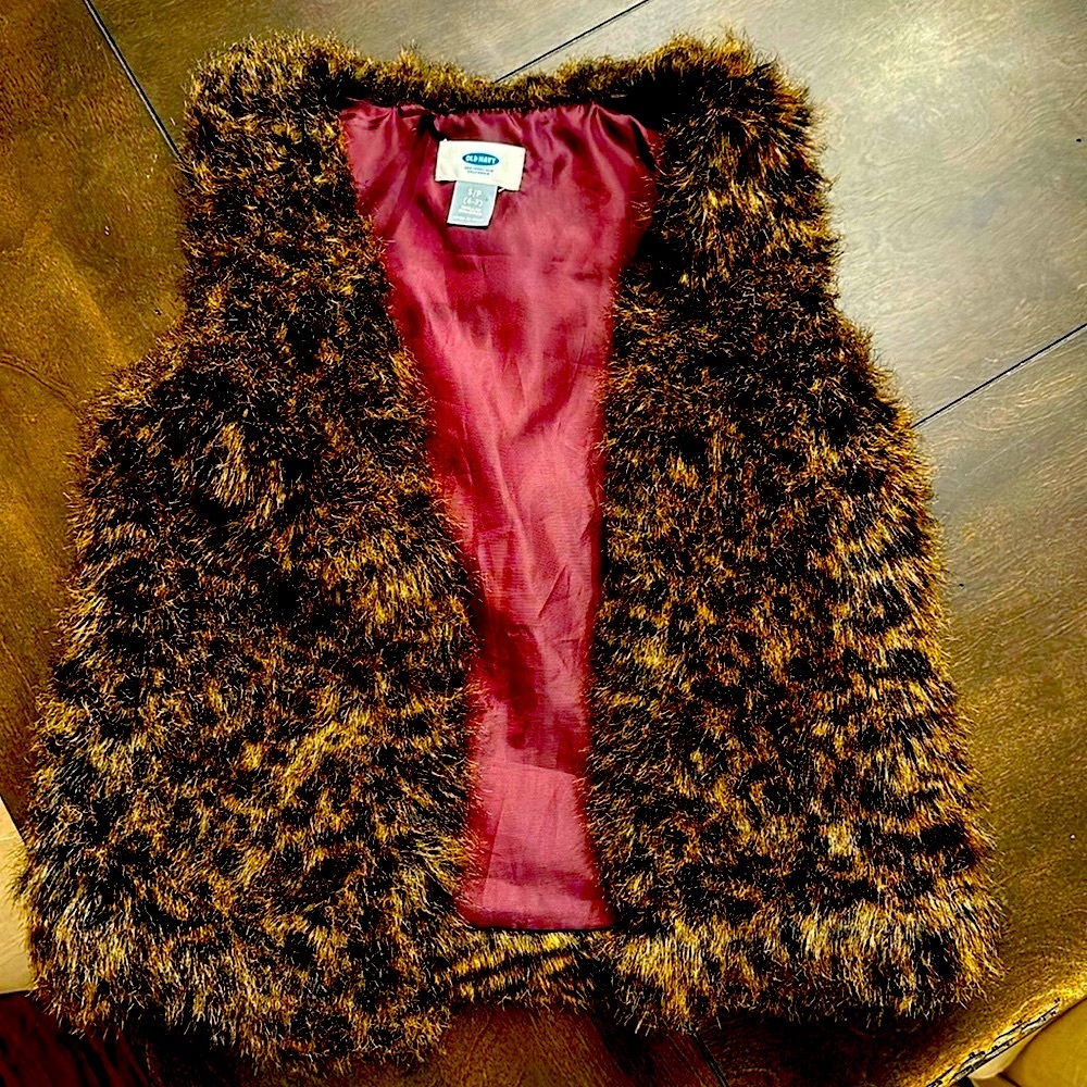 Old Navy Leopard Fur Vest Girl’s size 6 - 7